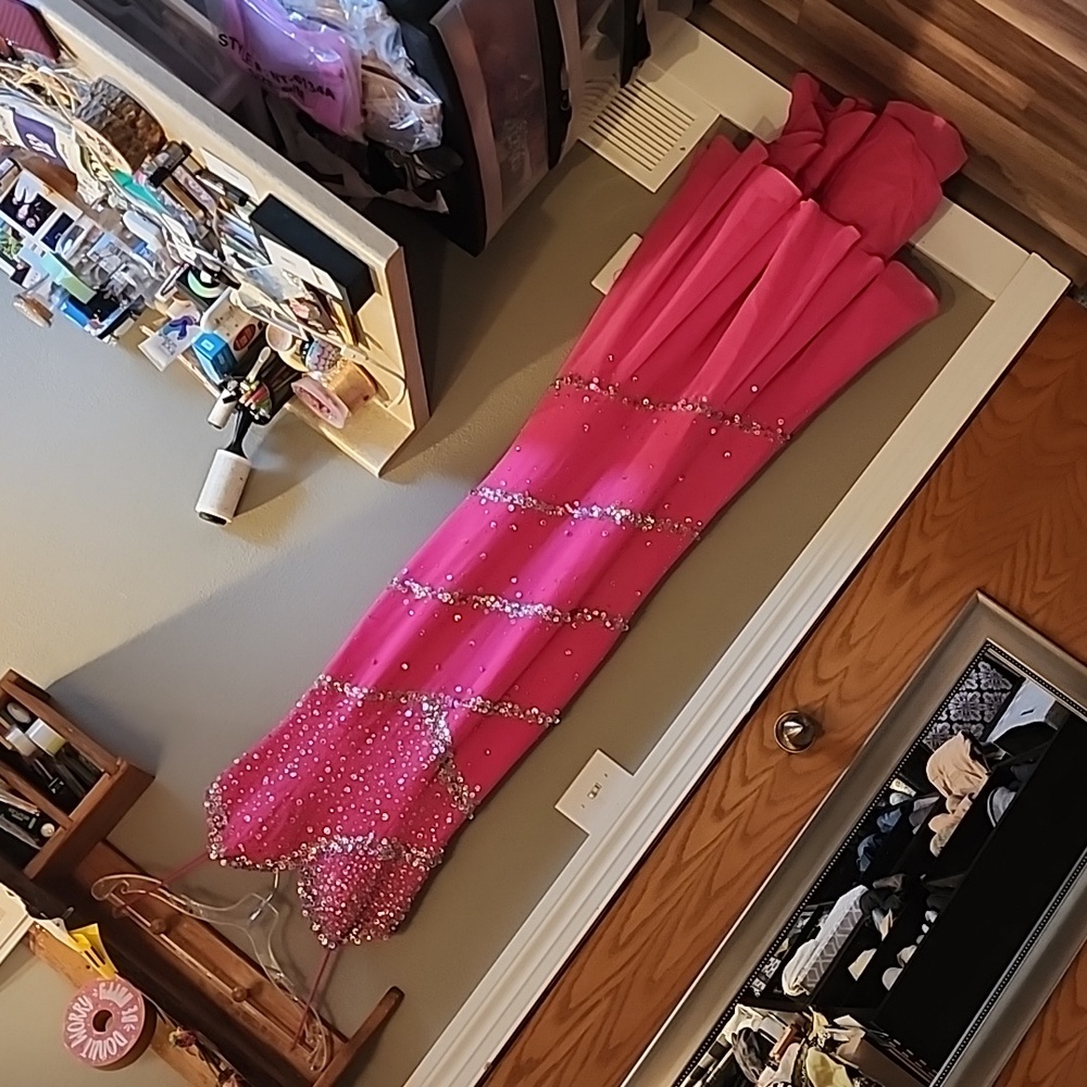 Prom dress - Picture 2 of 4